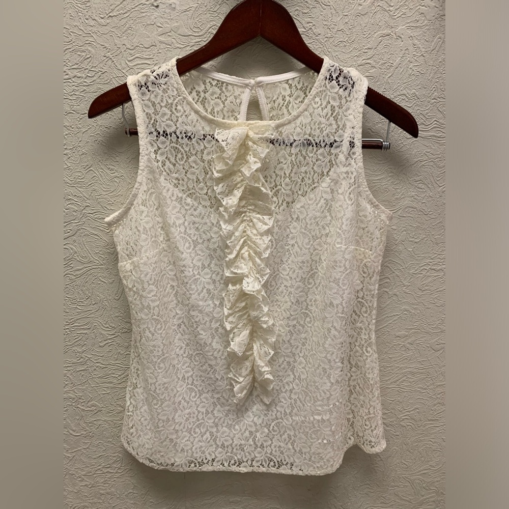 New York & Co laced sleeveless white top